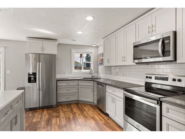 3660 MAHLON Ave, Eugene, OR 97401