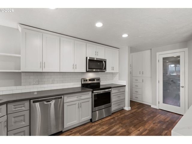 3660 MAHLON Ave, Eugene, OR 97401