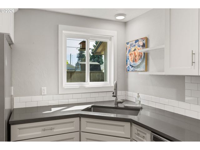 3660 MAHLON Ave, Eugene, OR 97401
