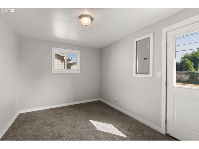 3660 MAHLON Ave, Eugene, OR 97401