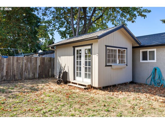 3660 MAHLON Ave, Eugene, OR 97401