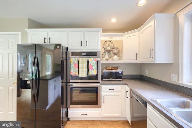 2251 TALL OAKS LN, York, PA 17406
