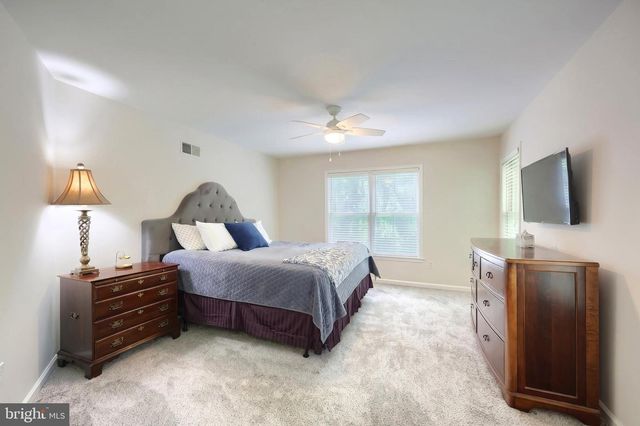 2251 TALL OAKS LN, York, PA 17406