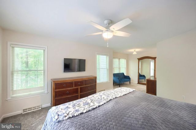 2251 TALL OAKS LN, York, PA 17406