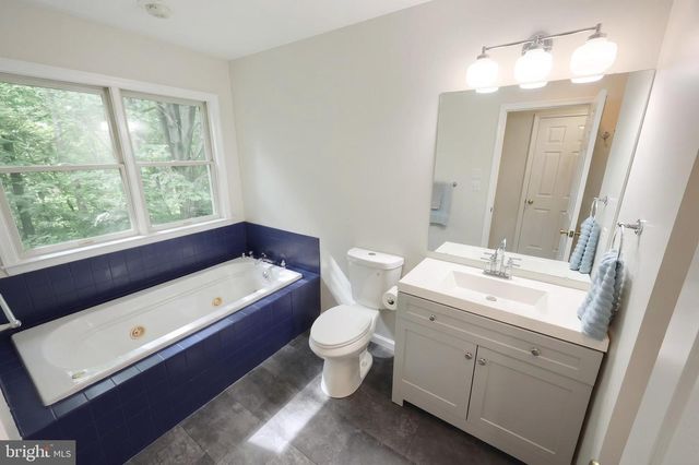 2251 TALL OAKS LN, York, PA 17406