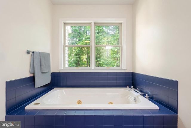 2251 TALL OAKS LN, York, PA 17406