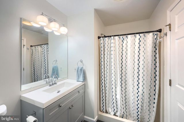 2251 TALL OAKS LN, York, PA 17406