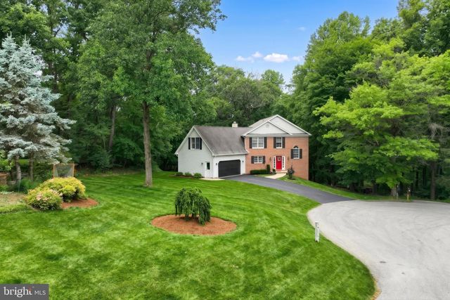 2251 TALL OAKS LN, York, PA 17406