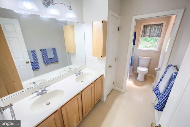 2251 TALL OAKS LN, York, PA 17406