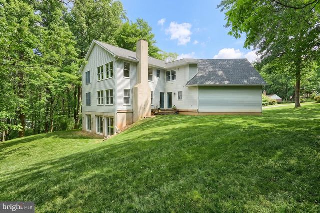 2251 TALL OAKS LN, York, PA 17406