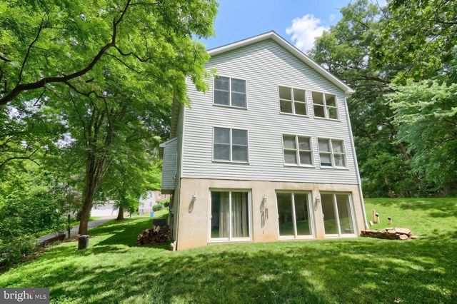 2251 TALL OAKS LN, York, PA 17406