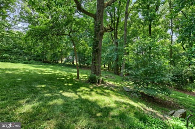 2251 TALL OAKS LN, York, PA 17406