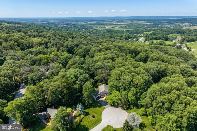 2251 TALL OAKS LN, York, PA 17406