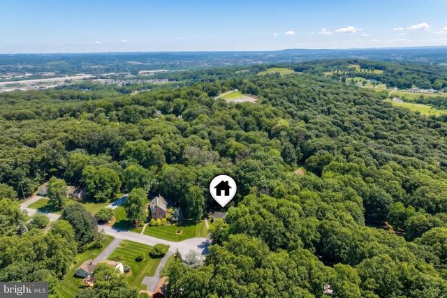 2251 TALL OAKS LN, York, PA 17406
