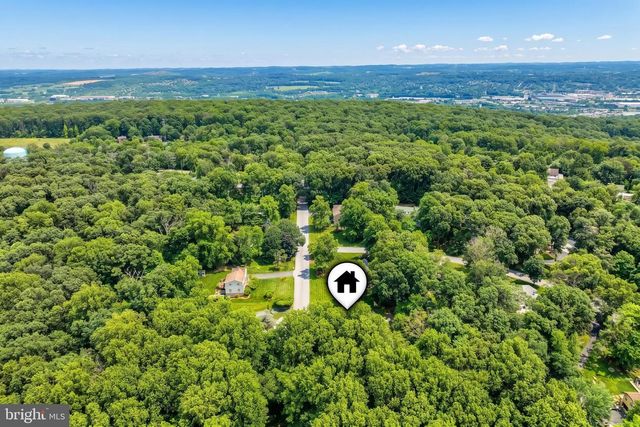 2251 TALL OAKS LN, York, PA 17406