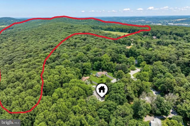 2251 TALL OAKS LN, York, PA 17406