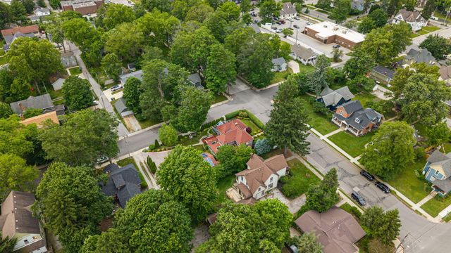 702 Indiana Avenue, Valparaiso, IN 46383