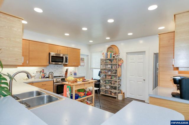 345 E First St, Yamhill, OR 97148