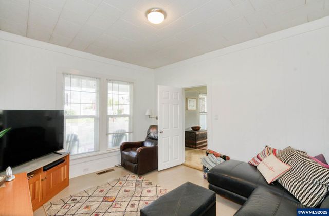 345 E First St, Yamhill, OR 97148