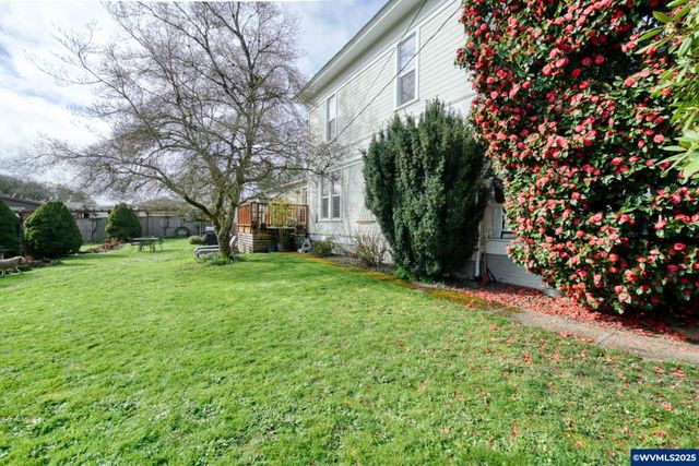 345 E First St, Yamhill, OR 97148