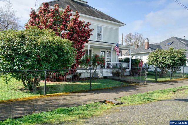 345 E First St, Yamhill, OR 97148