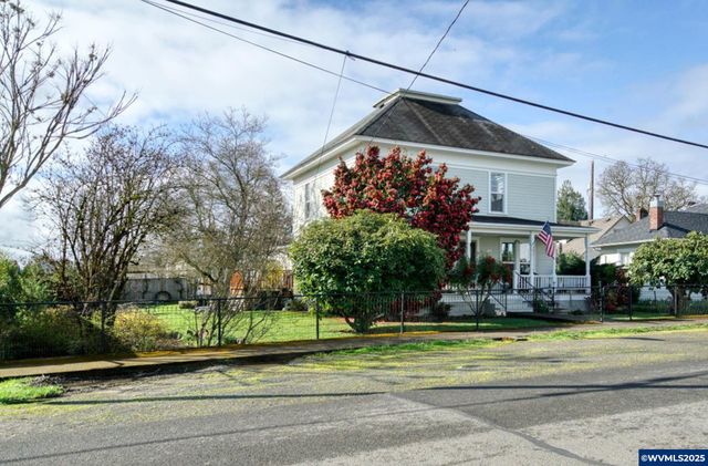 345 E First St, Yamhill, OR 97148