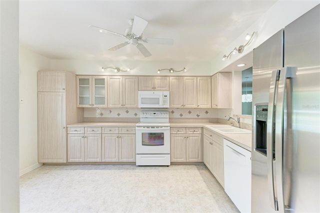 6101 34TH STREET W 20B, Bradenton, FL 34210