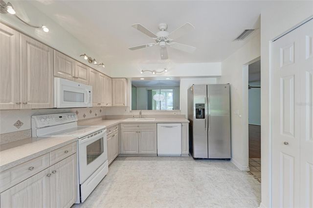 6101 34TH STREET W 20B, Bradenton, FL 34210