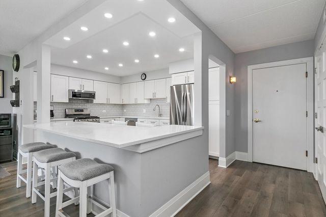 4210 N Natchez Avenue 208, Chicago, IL 60634