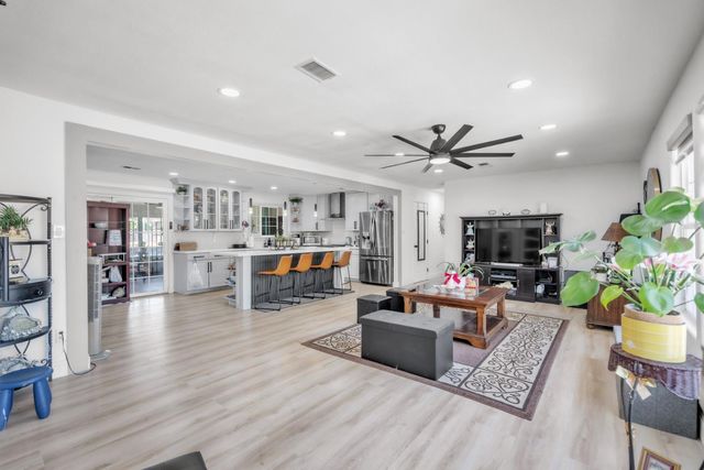 8156 Stevenson Ave, Sacramento, CA 95828