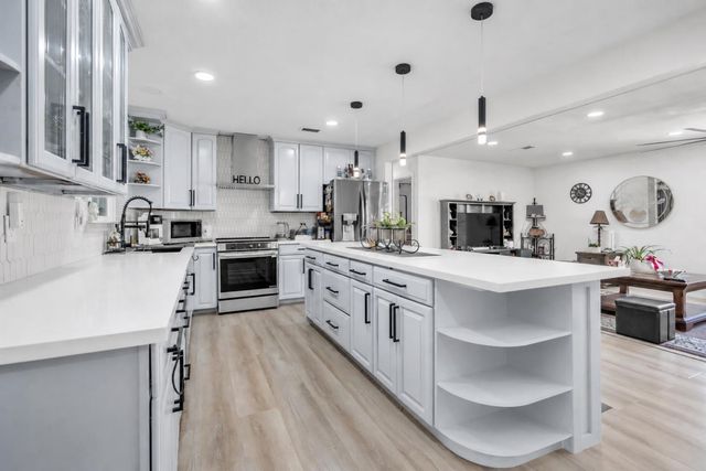 8156 Stevenson Ave, Sacramento, CA 95828