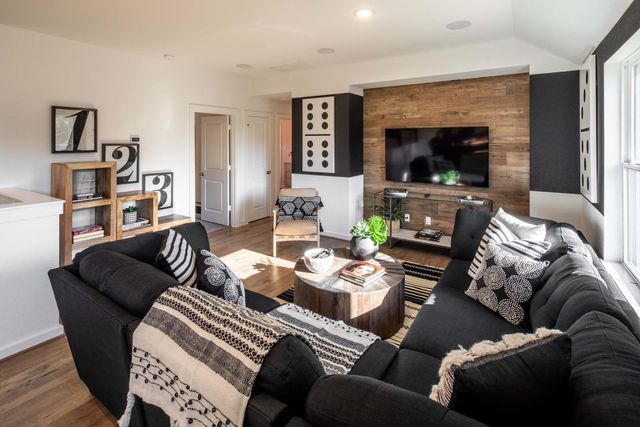 450 Lake Day Drive, Conroe, TX 77304