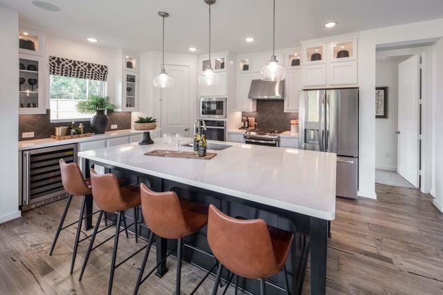 450 Lake Day Drive, Conroe, TX 77304