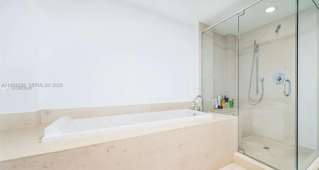 475 Brickell Ave 5707, Miami, FL 33131