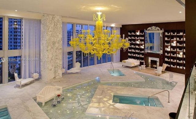 475 Brickell Ave 5707, Miami, FL 33131