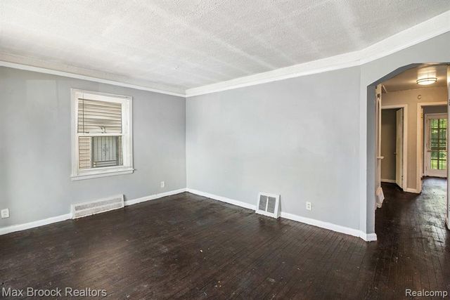 22510 Frisbee Street, Detroit, MI 48219