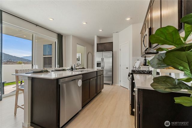 22902 SE Sitka Street, Black Diamond, WA 98010