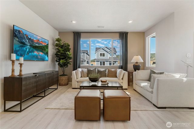 22902 SE Sitka Street, Black Diamond, WA 98010