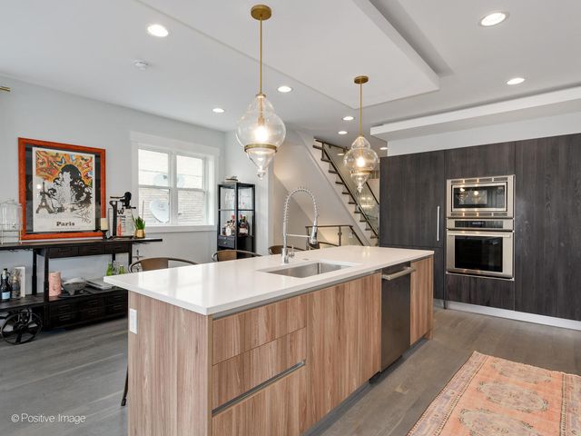 602 N May Street 3, Chicago, IL 60642