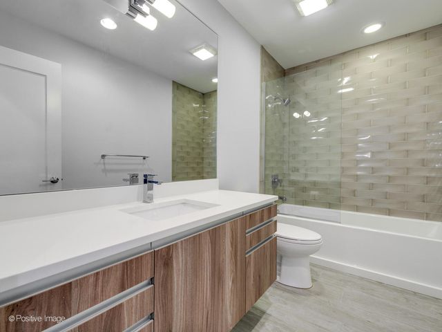 602 N May Street 3, Chicago, IL 60642