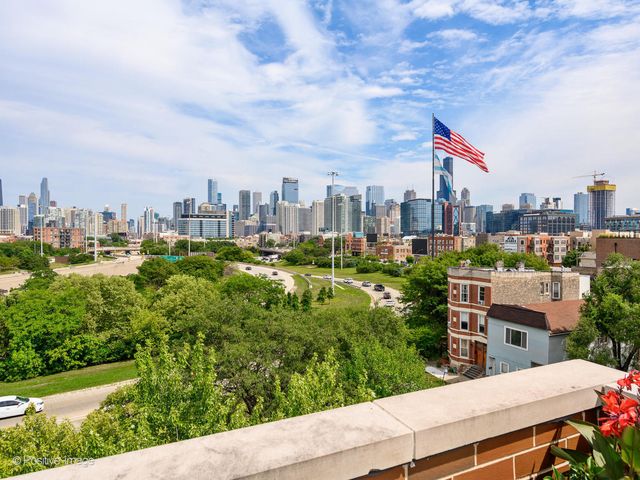 602 N May Street 3, Chicago, IL 60642