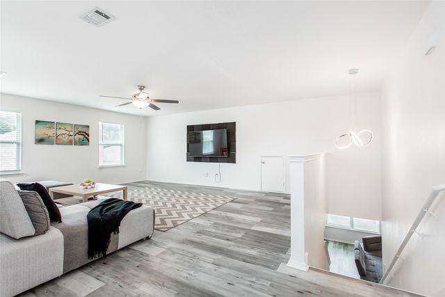 1801 Lynnwood Hills Drive, Fort Worth, TX 76112