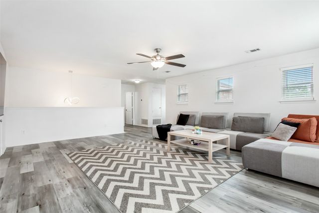 1801 Lynnwood Hills Drive, Fort Worth, TX 76112