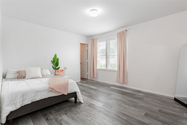 1801 Lynnwood Hills Drive, Fort Worth, TX 76112