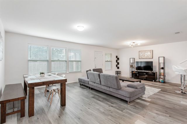 1801 Lynnwood Hills Drive, Fort Worth, TX 76112