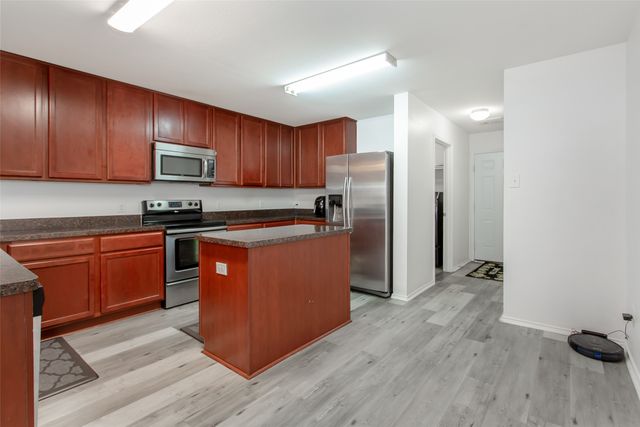 1801 Lynnwood Hills Drive, Fort Worth, TX 76112