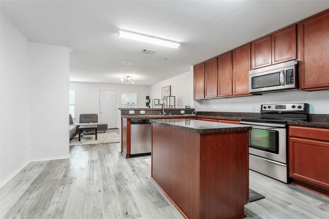 1801 Lynnwood Hills Drive, Fort Worth, TX 76112