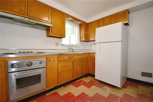 1528 Oneida Dr, Jefferson Hills, PA 15025