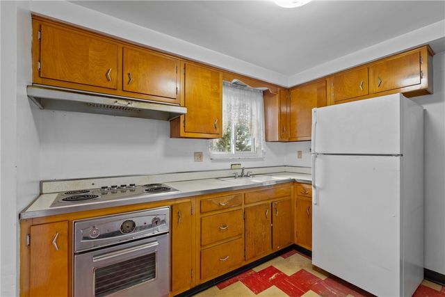 1528 Oneida Dr, Jefferson Hills, PA 15025