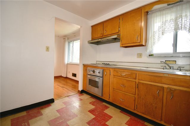 1528 Oneida Dr, Jefferson Hills, PA 15025